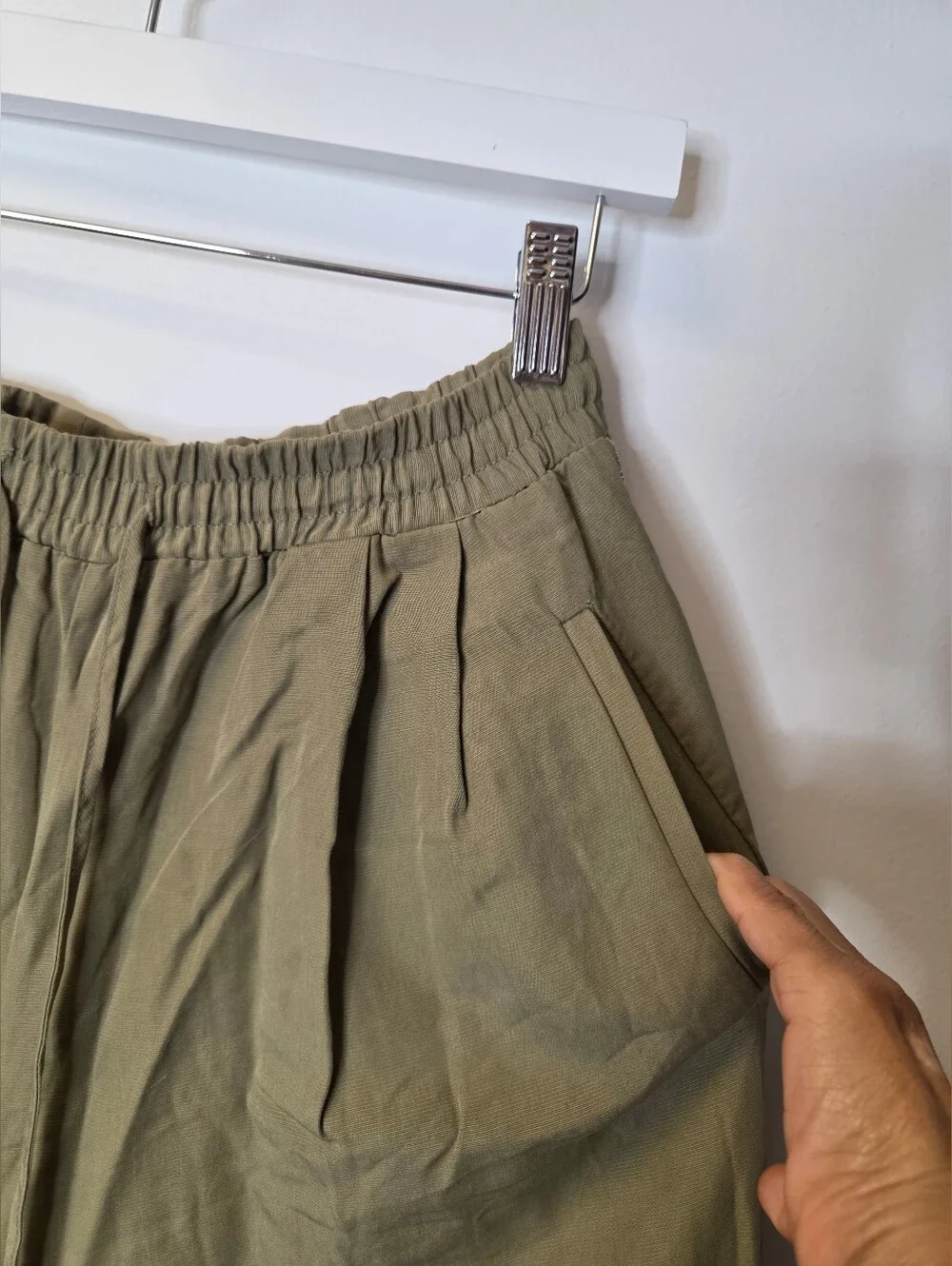 ZARA Green Jogger Pants High Rise Elastic Waist Cropped Embellished Stripe M
